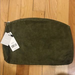 BAGGU olive clutch